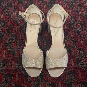 Nina Gold shimmer sandals - NEW, Size 10